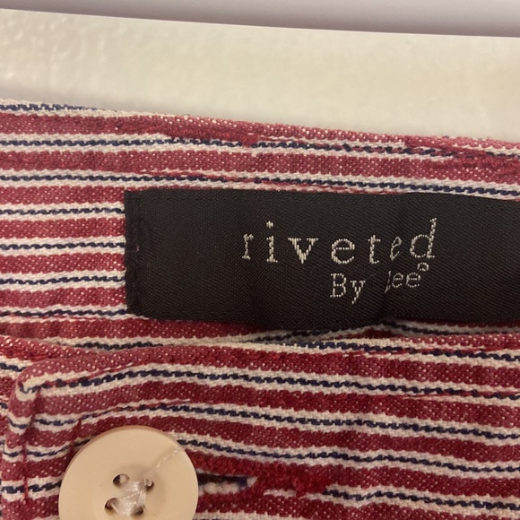 🌹- Size 12 medium women’s red stripe capris. - Picture 2 of 3